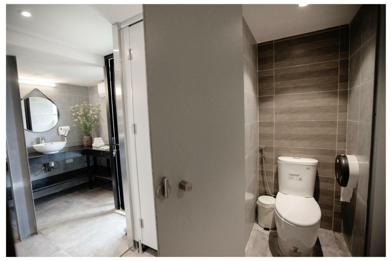 Khan Hoang Capsule Hotel (Adults Only) Hanoi Exterior photo